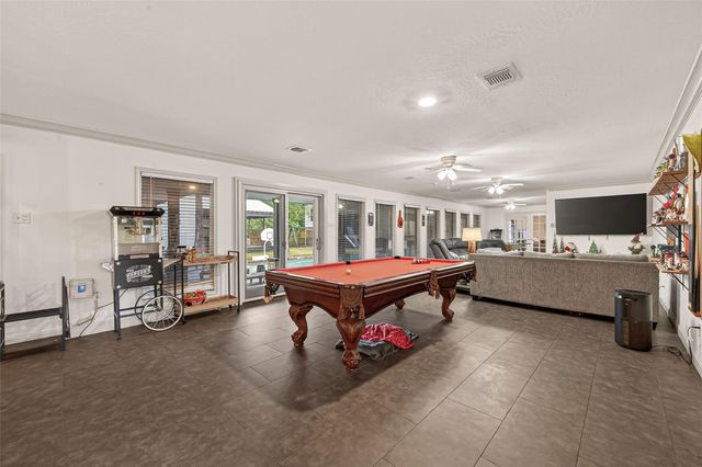 218 Beaumont Drive, Magnolia, TX 77354