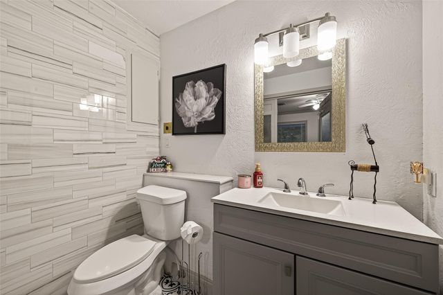 218 Beaumont Drive, Magnolia, TX 77354