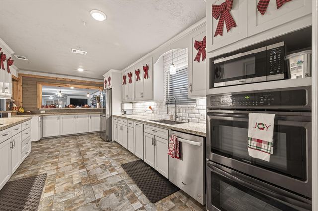 218 Beaumont Drive, Magnolia, TX 77354