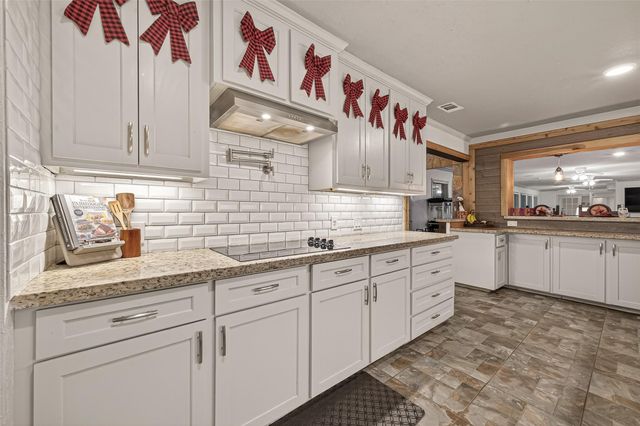 218 Beaumont Drive, Magnolia, TX 77354