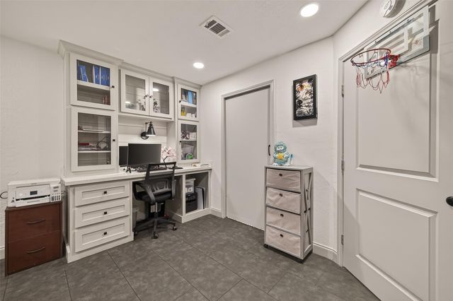 218 Beaumont Drive, Magnolia, TX 77354