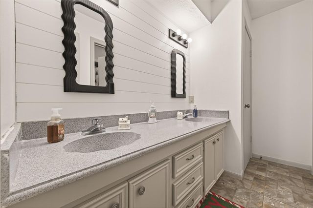 218 Beaumont Drive, Magnolia, TX 77354