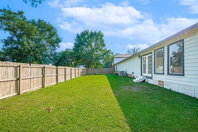 218 Beaumont Drive, Magnolia, TX 77354