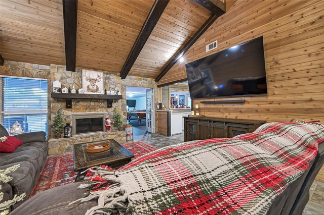 218 Beaumont Drive, Magnolia, TX 77354