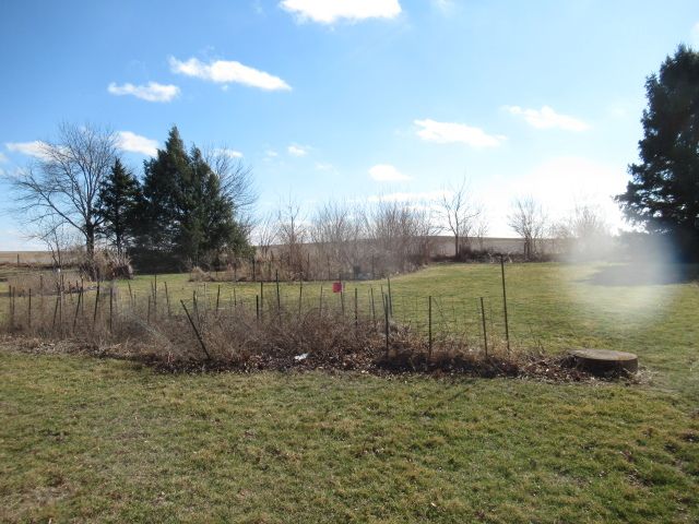 153 Lake Road, Seymour, IL 61875