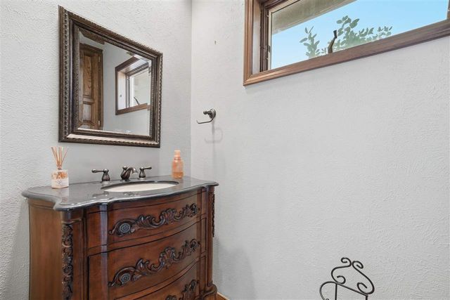 310 NW 32nd St, Lawton, OK 73505