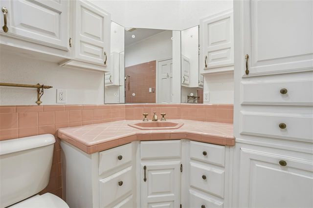 310 NW 32nd St, Lawton, OK 73505