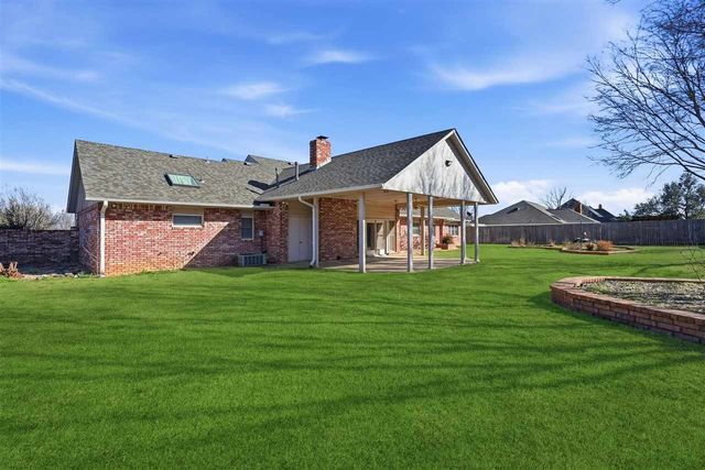 310 NW 32nd St, Lawton, OK 73505