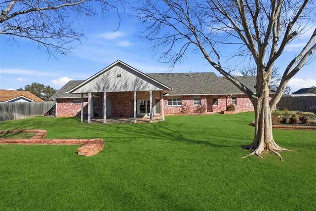 310 NW 32nd St, Lawton, OK 73505