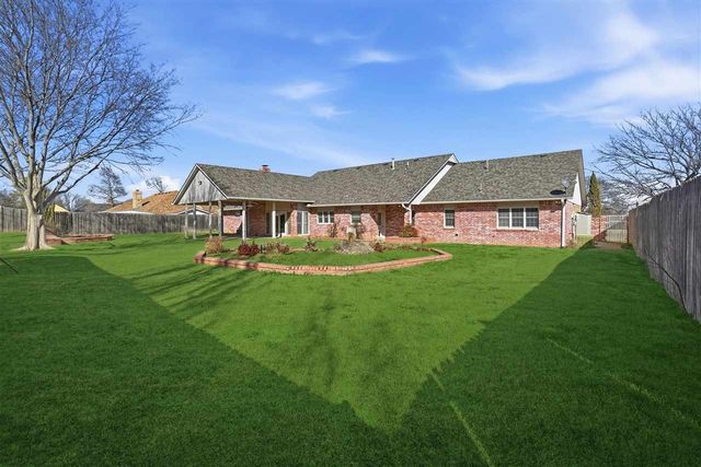 310 NW 32nd St, Lawton, OK 73505