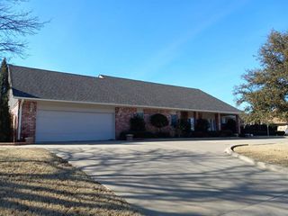 310 NW 32nd St, Lawton, OK 73505