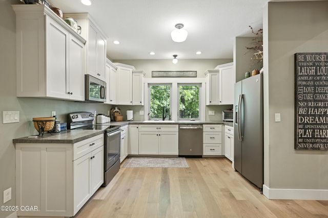 201 Tee Lane, Carl Junction, MO 64834