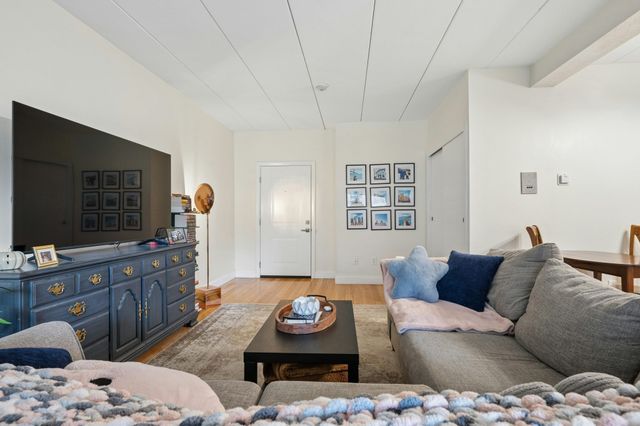 995 Massachusetts Ave 102 102, Arlington, MA 02476