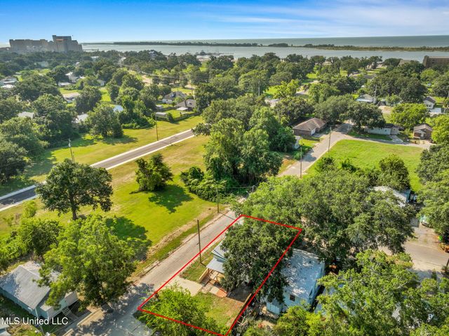 512 Peyton Drive, Biloxi, MS 39530