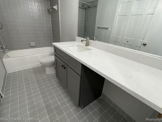 6635 Bellows Court, West Bloomfield, MI 48322