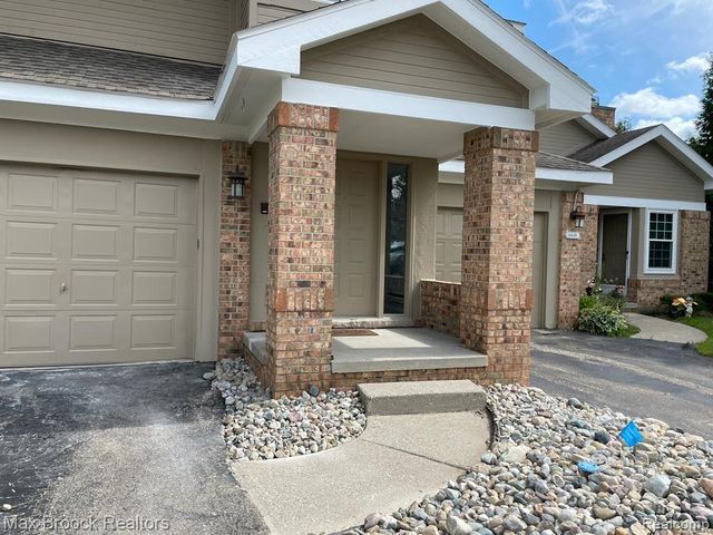 6635 Bellows Court, West Bloomfield, MI 48322