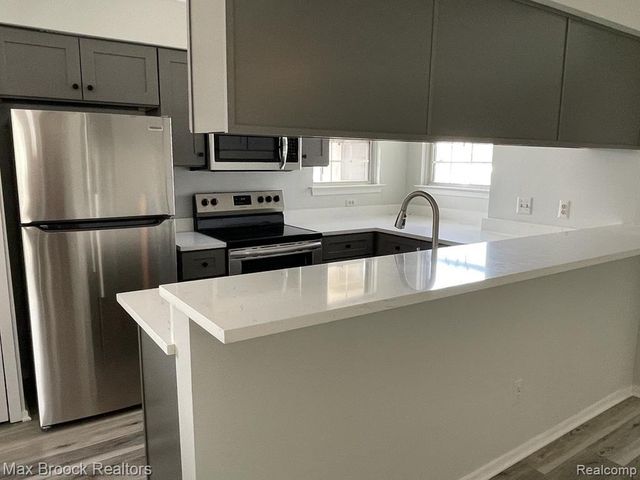 6635 Bellows Court, West Bloomfield, MI 48322