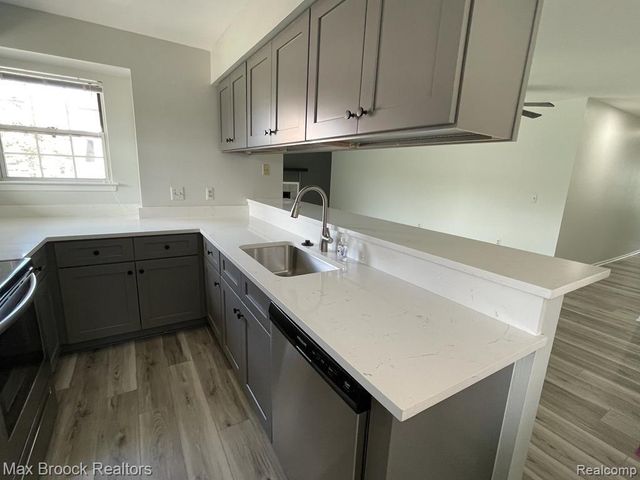 6635 Bellows Court, West Bloomfield, MI 48322