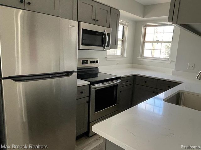 6635 Bellows Court, West Bloomfield, MI 48322