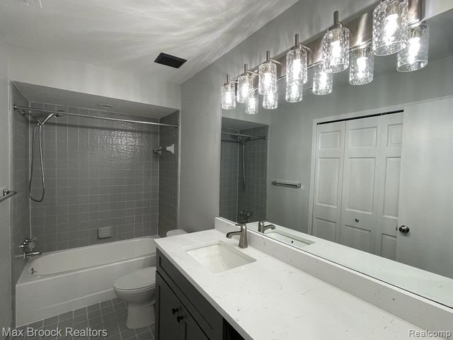 6635 Bellows Court, West Bloomfield, MI 48322