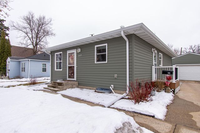 217 1st Avenue E, West Fargo, ND 58078