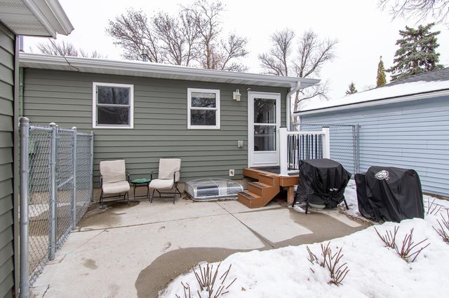 217 1st Avenue E, West Fargo, ND 58078