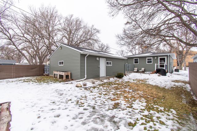 217 1st Avenue E, West Fargo, ND 58078