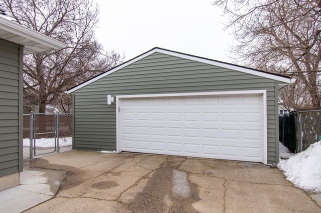 217 1st Avenue E, West Fargo, ND 58078