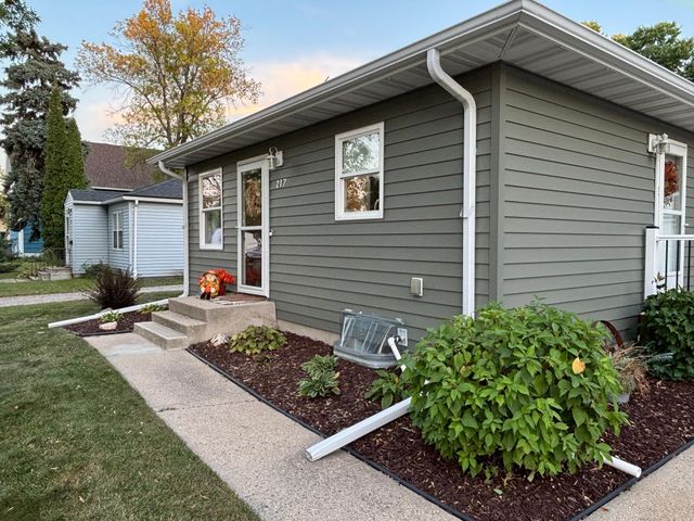 217 1st Avenue E, West Fargo, ND 58078