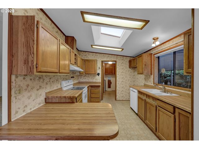 1199 N Terry St 366, Eugene, OR 97402