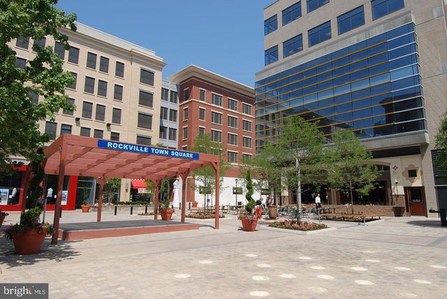 501 HUNGERFORD DR #313, Rockville, MD 20850