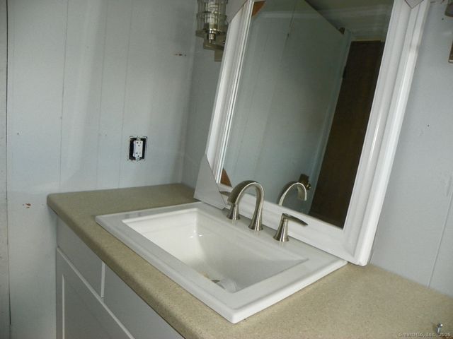 20 Woodland Drive, Waterford, CT 06385