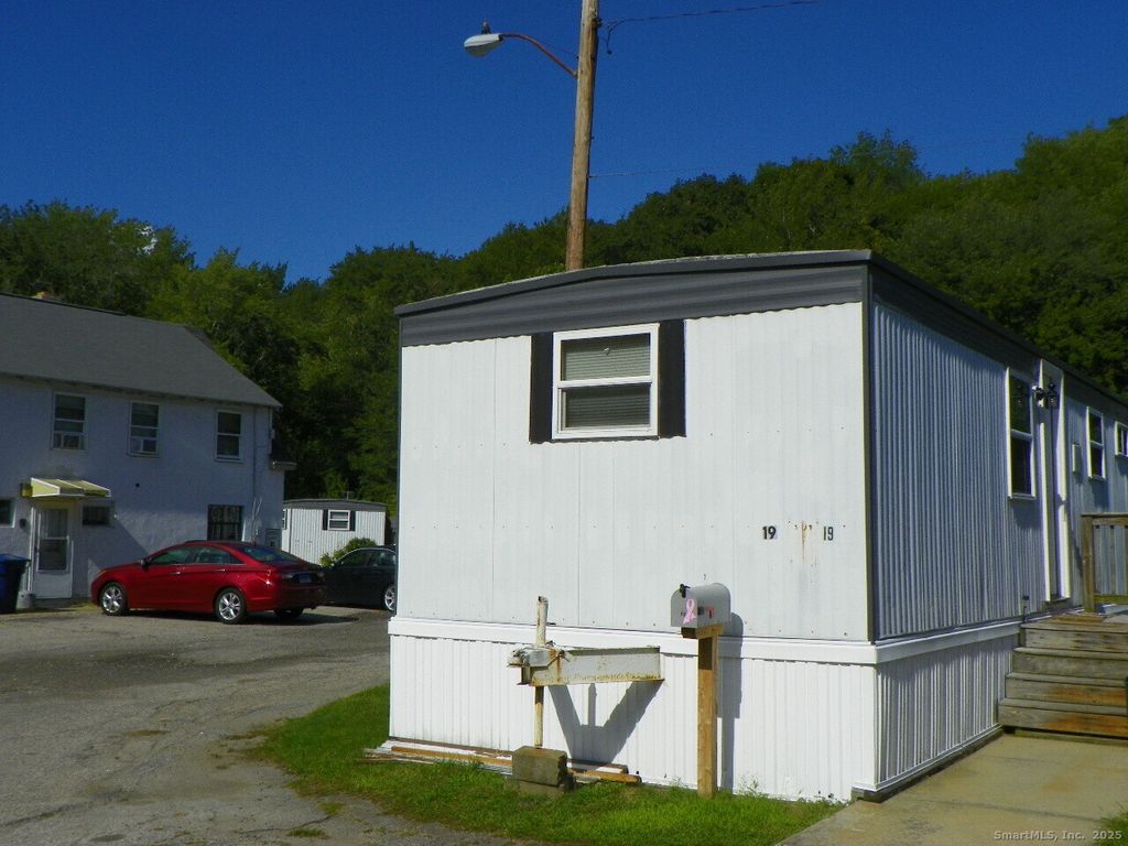 20 Woodland Drive, Waterford, CT 06385