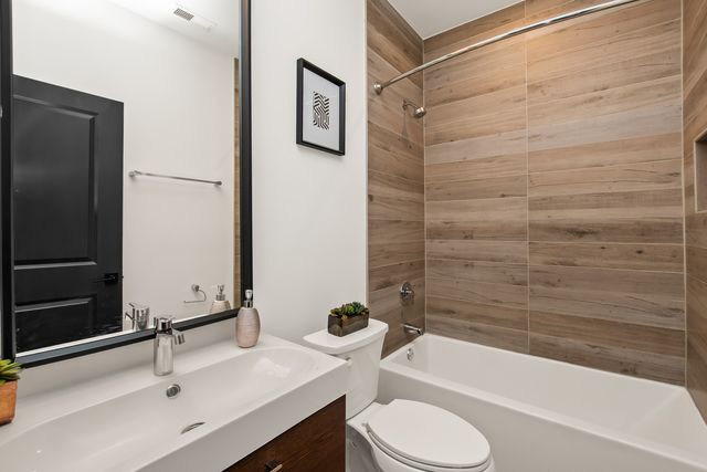 6508 S Ingleside Avenue, Chicago, IL 60637