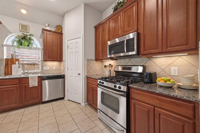 13719 Saxony Drive, Sugar Land, TX 77498