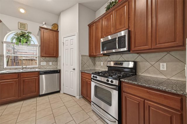13719 Saxony Drive, Sugar Land, TX 77498