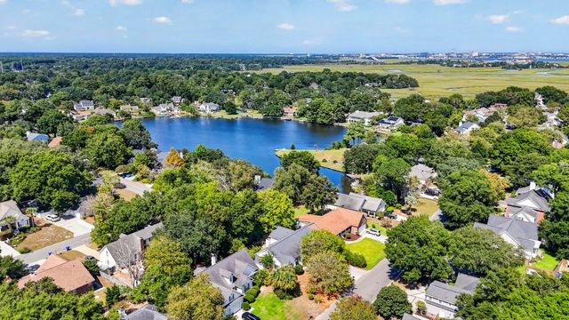 112 Oyster Point Row, Charleston, SC 29412