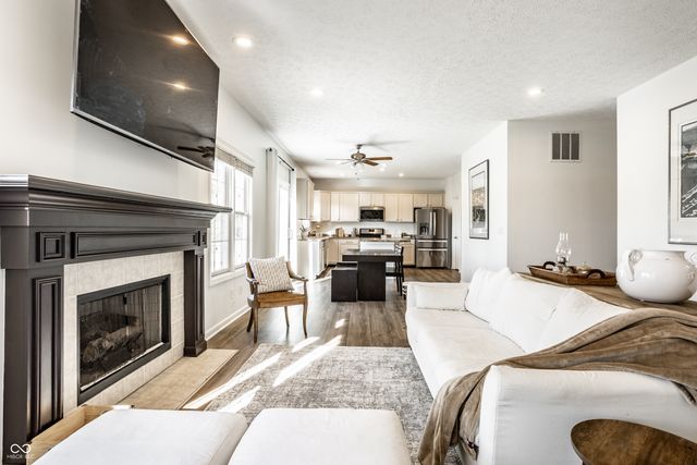 4348 Ledge Rock Court, Zionsville, IN 46077
