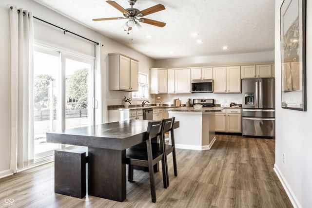 4348 Ledge Rock Court, Zionsville, IN 46077
