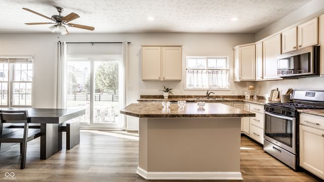 4348 Ledge Rock Court, Zionsville, IN 46077