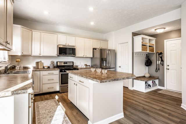 4348 Ledge Rock Court, Zionsville, IN 46077