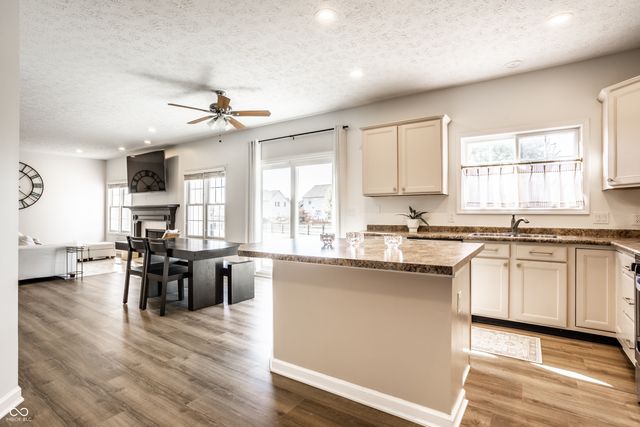 4348 Ledge Rock Court, Zionsville, IN 46077