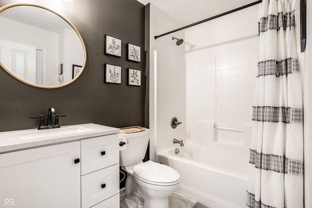 4348 Ledge Rock Court, Zionsville, IN 46077