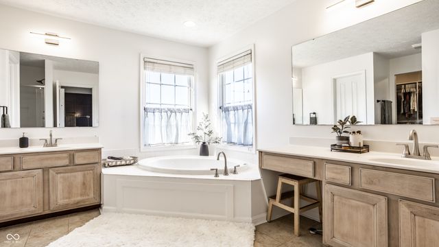4348 Ledge Rock Court, Zionsville, IN 46077