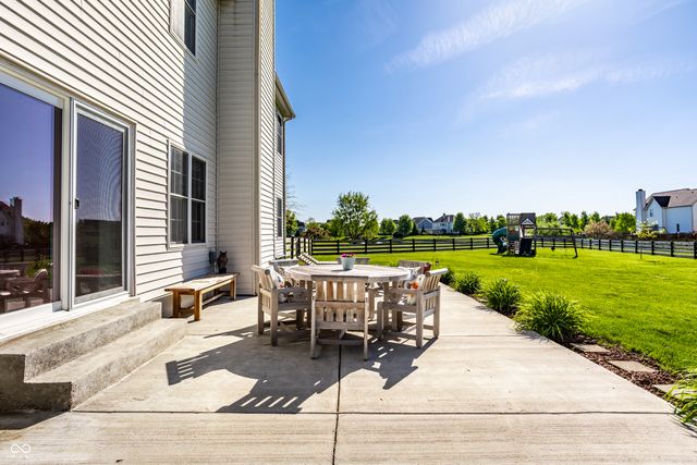 4348 Ledge Rock Court, Zionsville, IN 46077