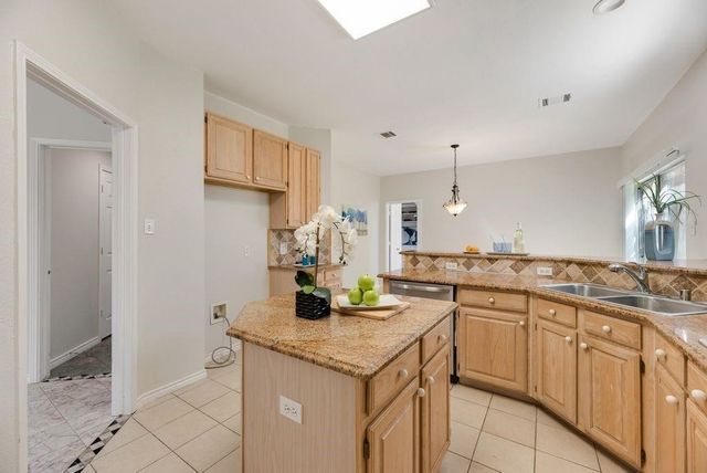 5832 Mossbrook Trail, Dallas, TX 75252