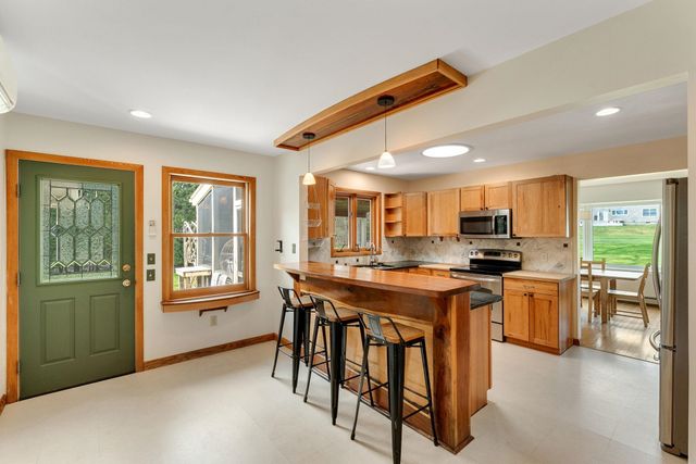 185 Crescent Beach Drive, Burlington, VT 05408