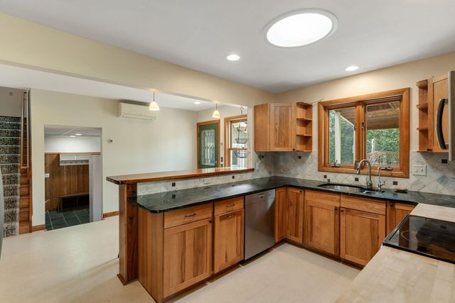 185 Crescent Beach Drive, Burlington, VT 05408