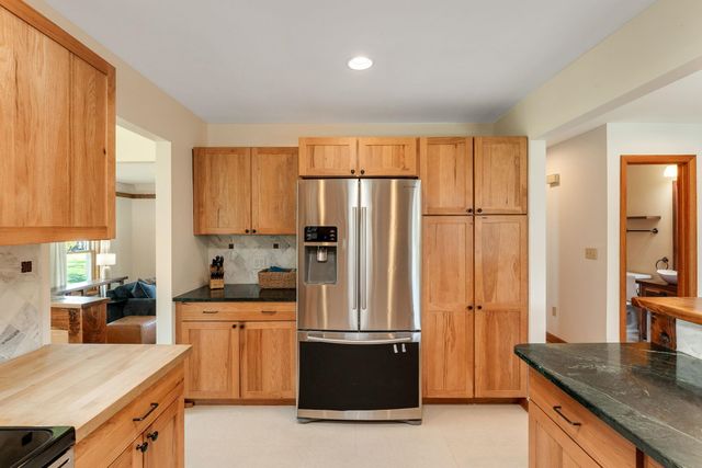 185 Crescent Beach Drive, Burlington, VT 05408