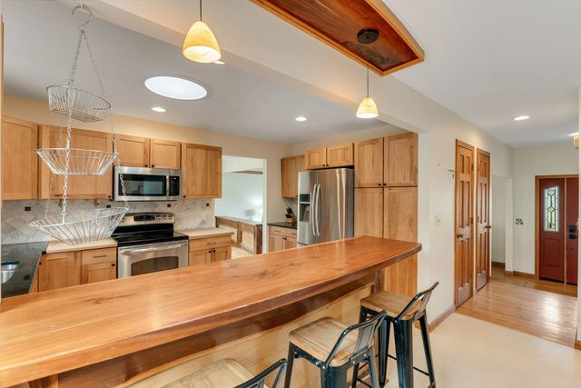 185 Crescent Beach Drive, Burlington, VT 05408